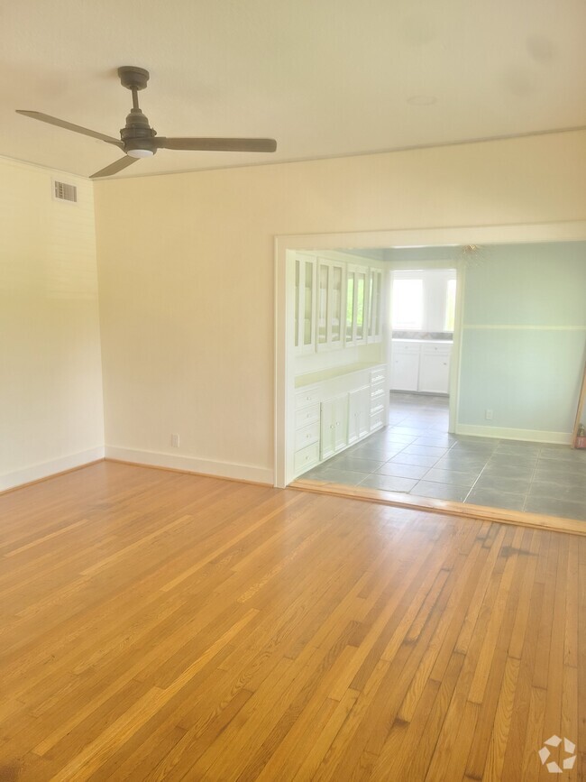 Building Photo - 4703 Chenevert St