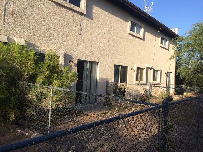 Building Photo - 433 Avenida Garza
