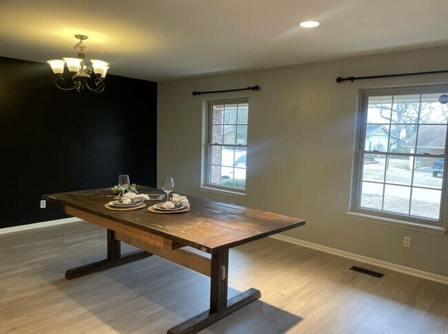 Foto del edificio - 5813 N Walnut Rd