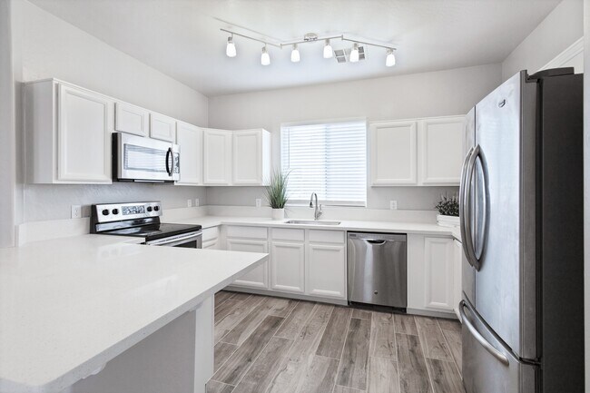 Cocina - 664 E Mariposa Pl