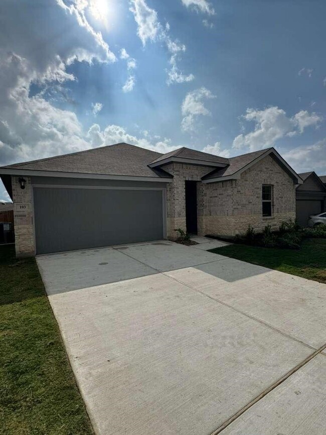 Building Photo - 103 Comal Dr