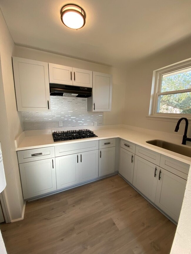 Building Photo - 1BD/1BA Gated Complex in Central City