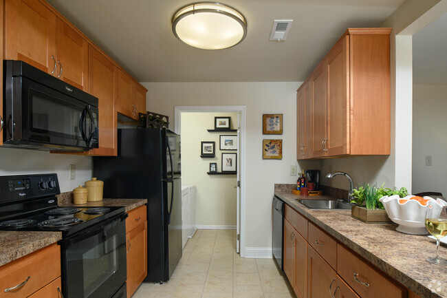 2BR, 2BA - 1095SF Kitchen - Walnut Crossing Apartments