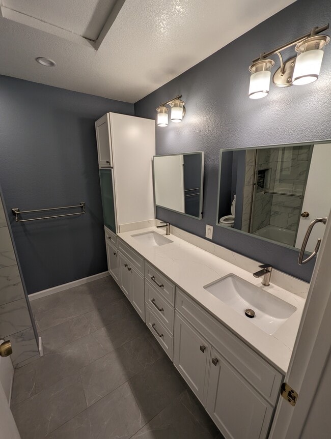Building Photo - 1306 Chelsea
