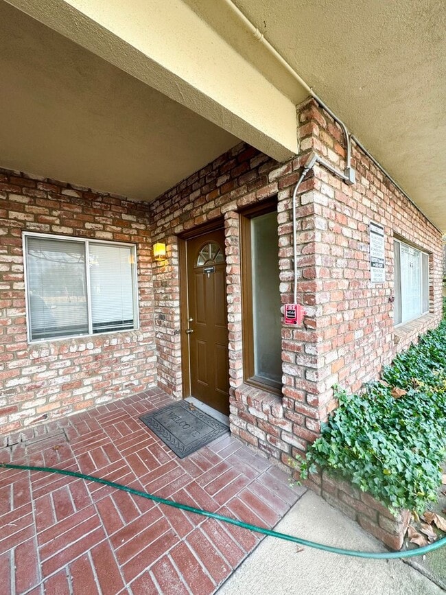 Building Photo - 2441 Old Eureka Way