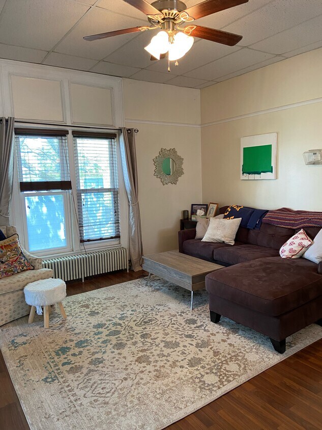 nuez6 - 317 S Aurora St