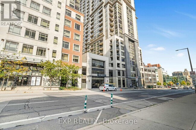 Building Photo - 150-1150 Main St W