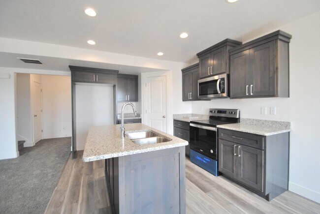 Building Photo - 356 E 2020 N