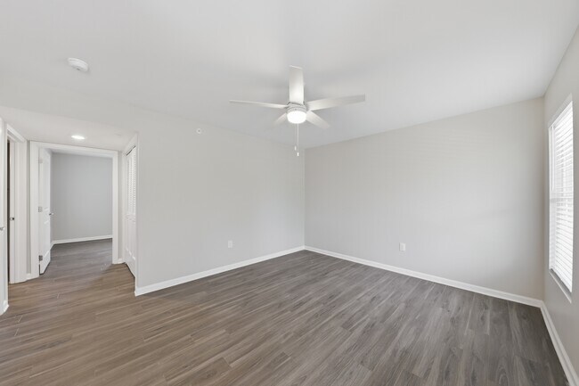 Foto del edificio - EMERALD EDGE APARTMENTS