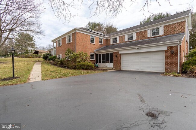 Building Photo - 4313 Hillsdale Rd