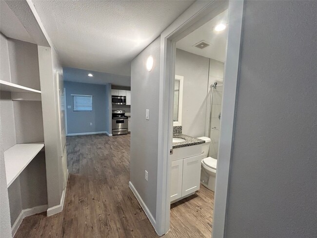 Building Photo - 2810 Beauchamp St