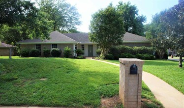 Building Photo - 1138 Kensington Ct