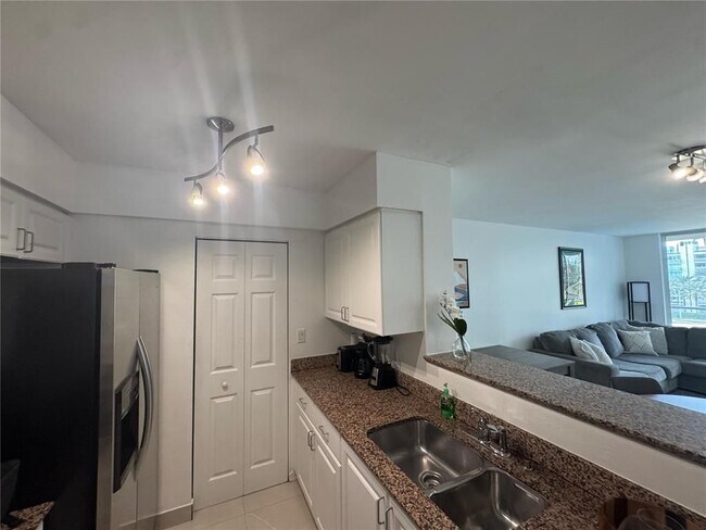 Foto del edificio - 1155 Brickell Bay Dr