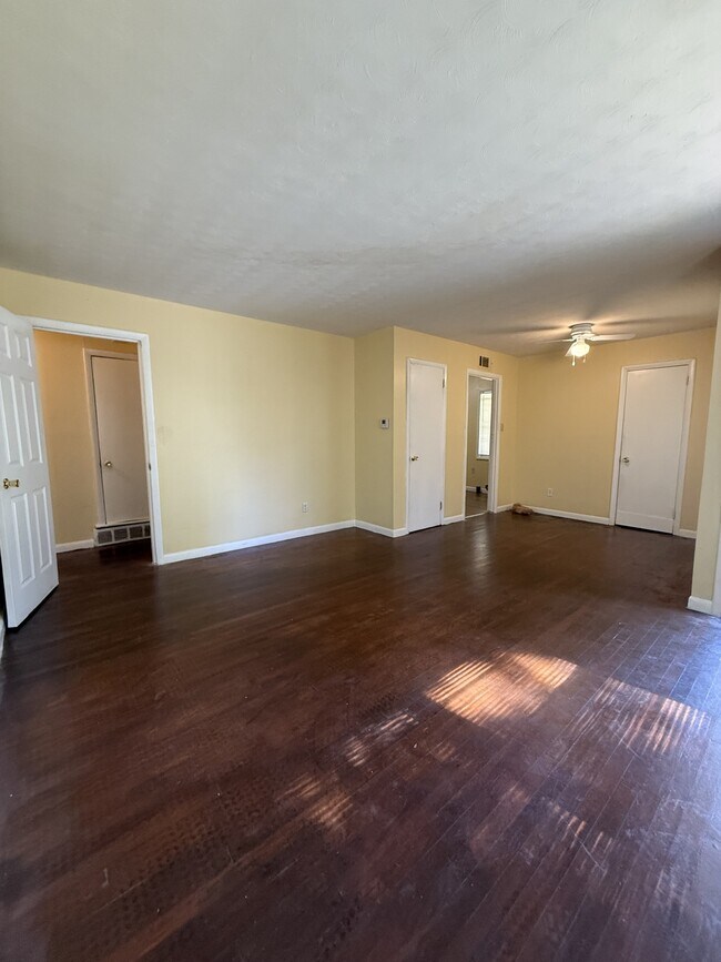 Foto del edificio - 646 Leacrest Ave