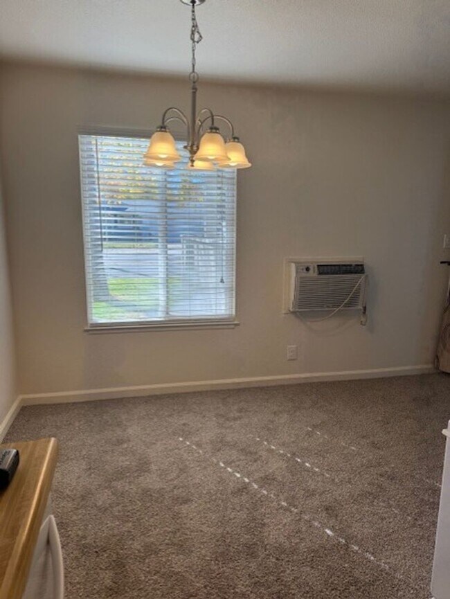 Foto del edificio - Downstairs Carson Park Condominium