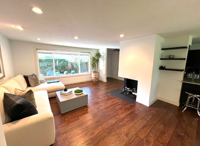 Foto del edificio - 4749 Firwood Rd