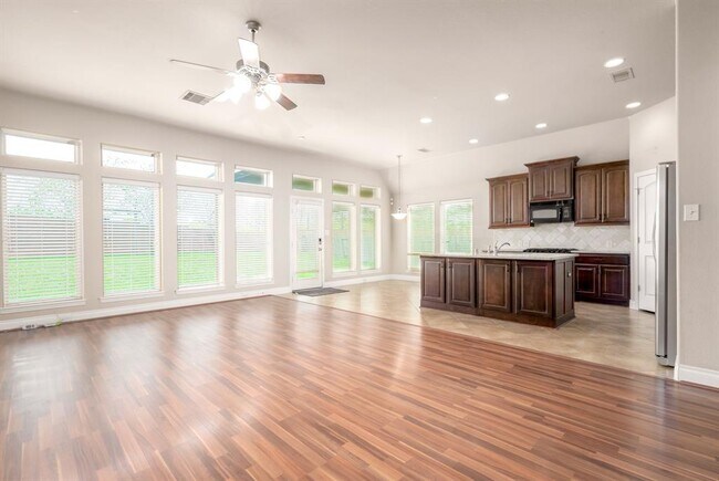 Foto del edificio - 14120 Timber Ridge Dr