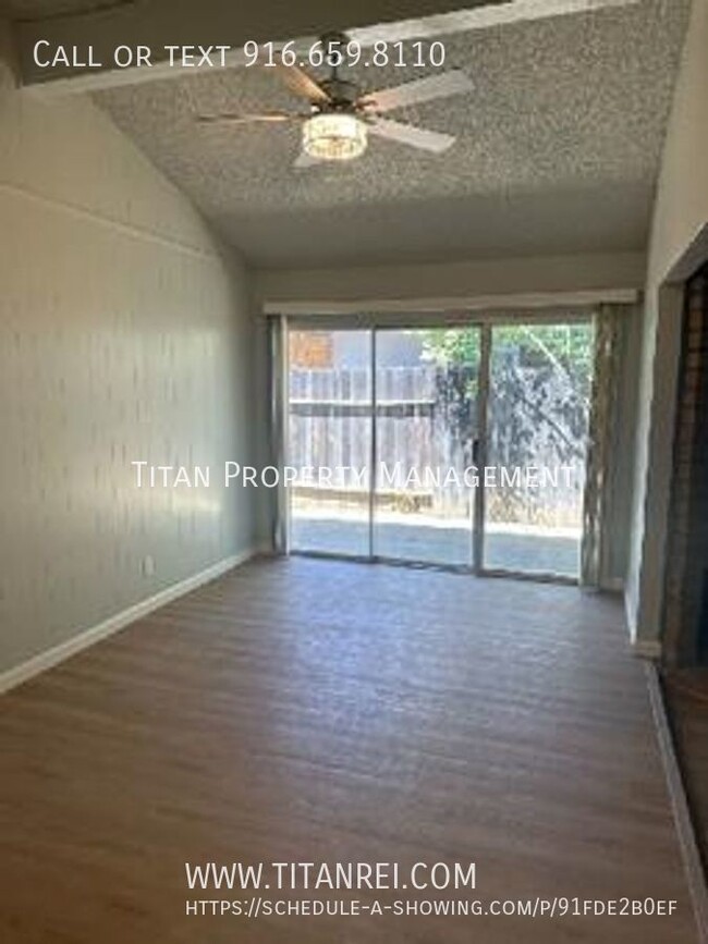 Building Photo - Rosemont 2bed/1ba Remodeled Duplex Availab...