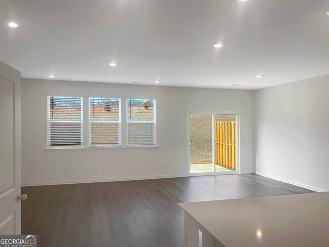 Foto del edificio - 109 Milledge Cmns Dr NE