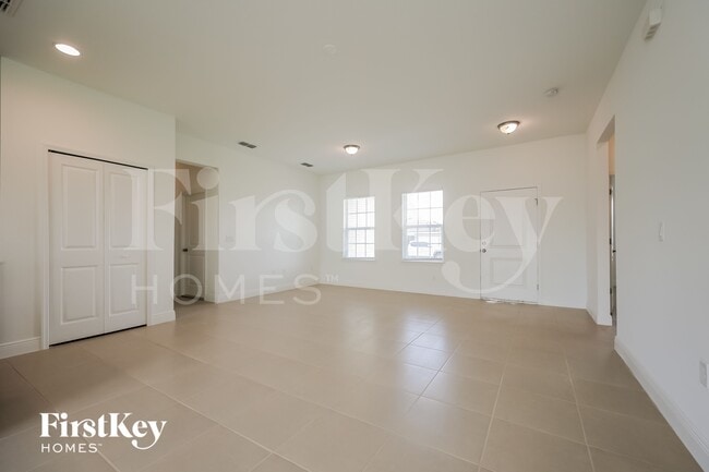 Building Photo - 318 W Aster Ct