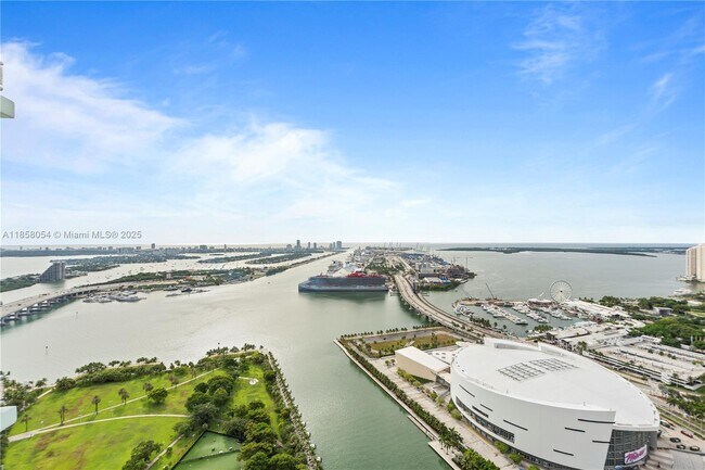 Building Photo - 900 Biscayne Blvd