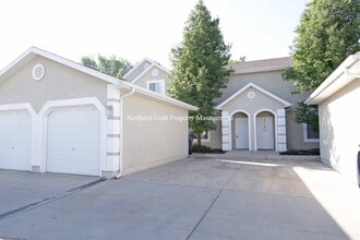 Building Photo - 1347 6225 S
