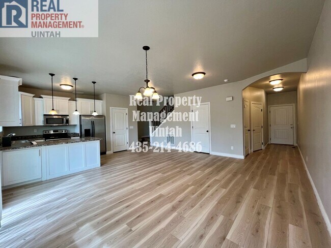 Foto del edificio - 3 bed 2.5 bath townhome in Fox Run