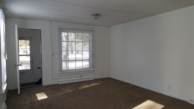 Building Photo - 420 3rd Ave NE