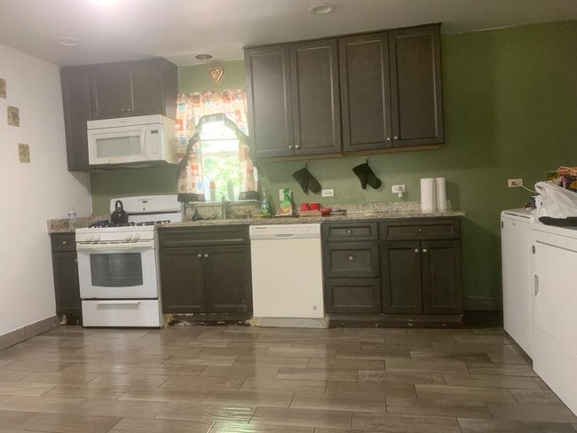 Foto del edificio - 8622 Nordica Ave