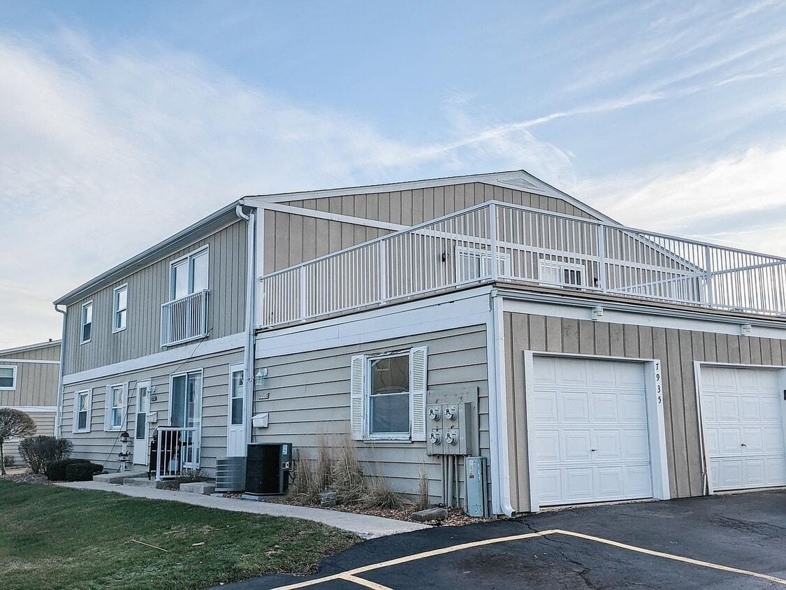 Primary Photo - 7935 163rd Ct