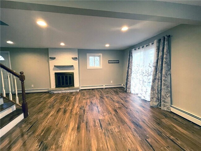 Building Photo - 100 E Greenwich Ave