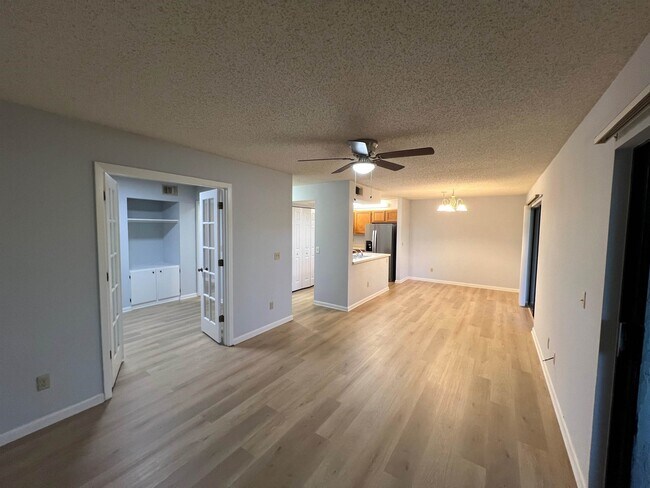Building Photo - 23 Catalonia Ct