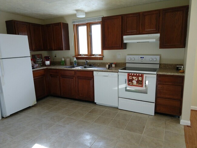 Kitchen - 8216 brucar ct
