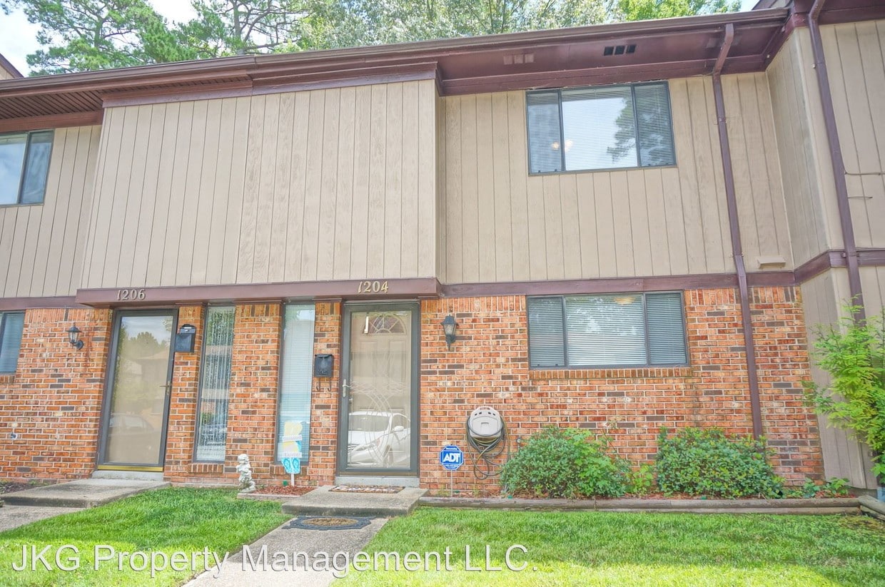 Primary Photo - 1204 Willow Green Dr