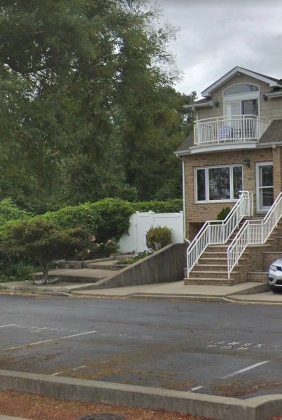 481 Father Capodanno Blvd Unit R, Staten Island, NY 10305 Room for