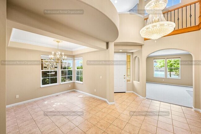 Foto del edificio - "Prestigious Hill View Home | 4BD/4BA | Top-Rated Schools, Prime Location"