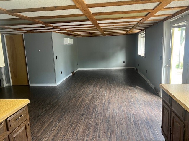 Foto principal - 6760 Elmview Ave NE