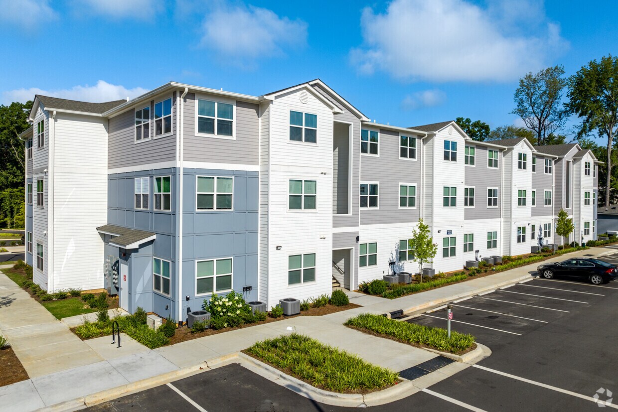 Allora Wallace Park Rentals in Charlotte at 7326 Wallace Rd Charlotte