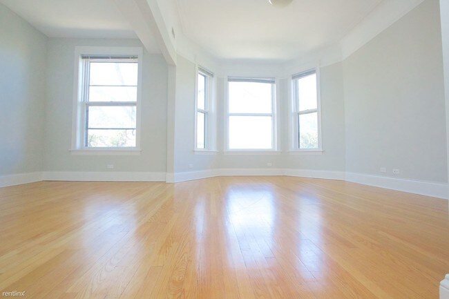 Foto del edificio - 3823 N Lakewood Ave