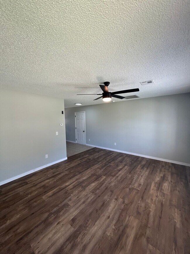 Foto del edificio - 3402 SW Victoria Pl