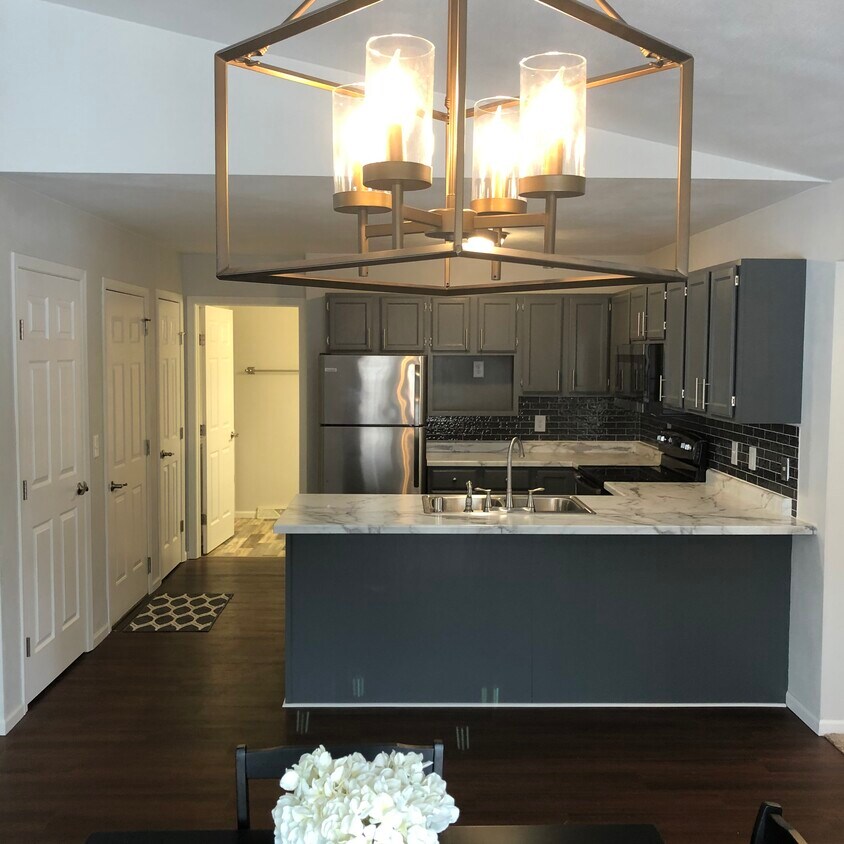 Foto principal - 643 Kingswood Ave
