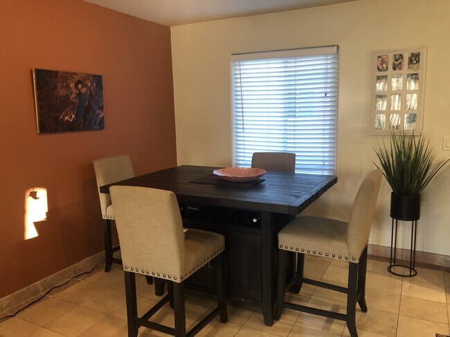 Foto del edificio - 7240 Shirley Ave