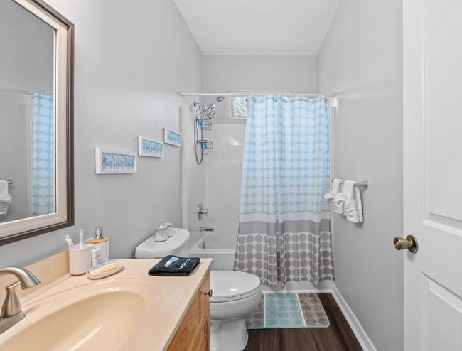 Building Photo - 1401 W 40th St