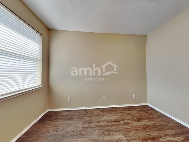 Building Photo - 8608 Rainy Lake Dr