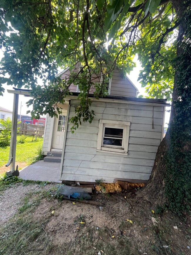 Building Photo - 2317 N Fulton Ave