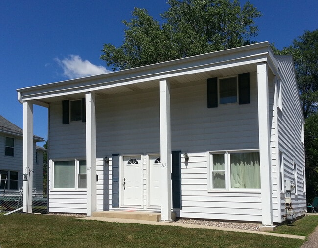 Building Photo - 117 19th St SE