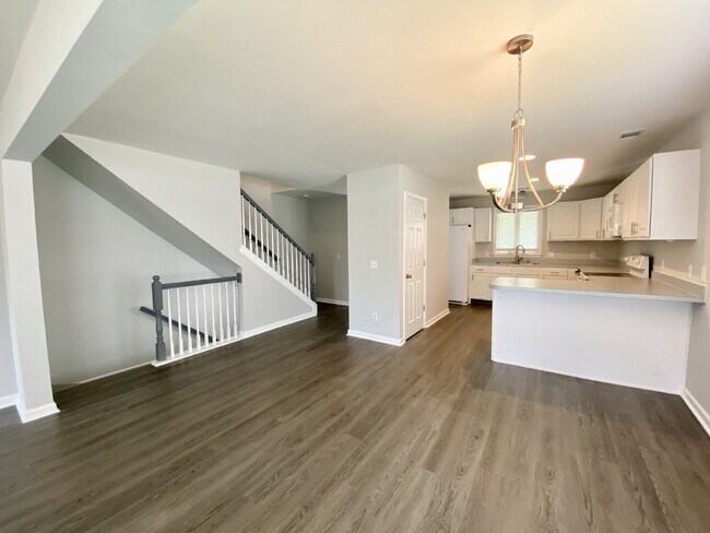 Foto del edificio - Four Bedroom Townhome Located on Hilton He...