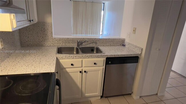 Building Photo - 12219 SW 14th Ln