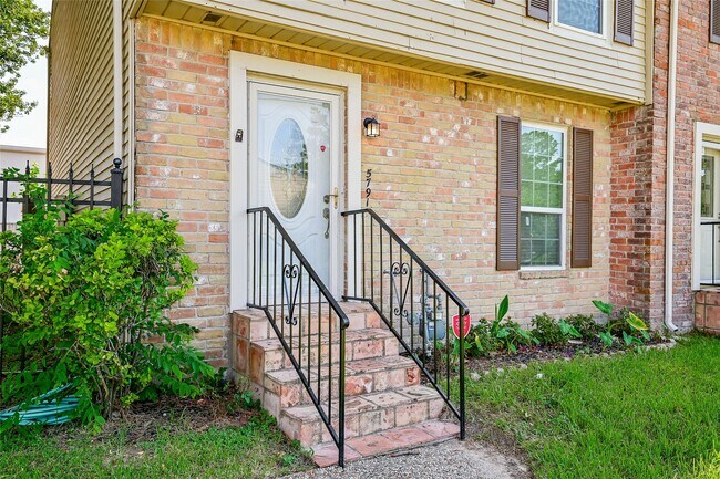 Foto del edificio - 5791 Maple Hill Dr