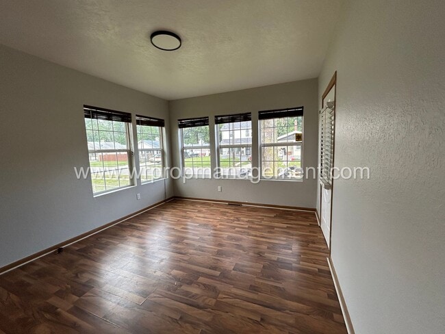 Building Photo - 1024 Elysian Ave